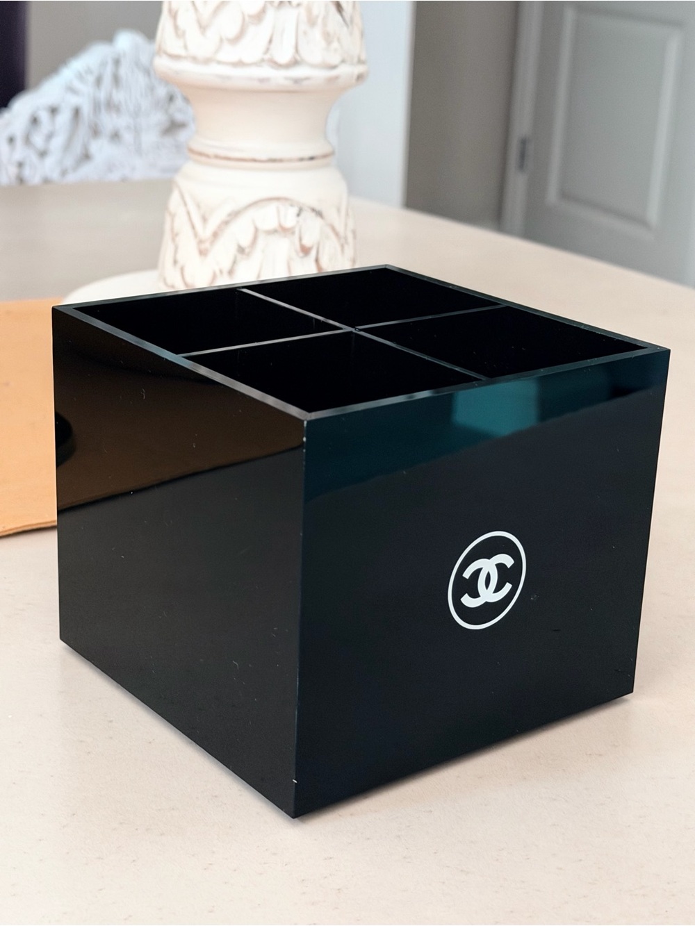 CHANEL Black & White Acrylic Cosmetic Caddy with CC Emblem - Picture 7 of 8